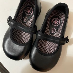 Buster brown kids shoes size 6 never worn